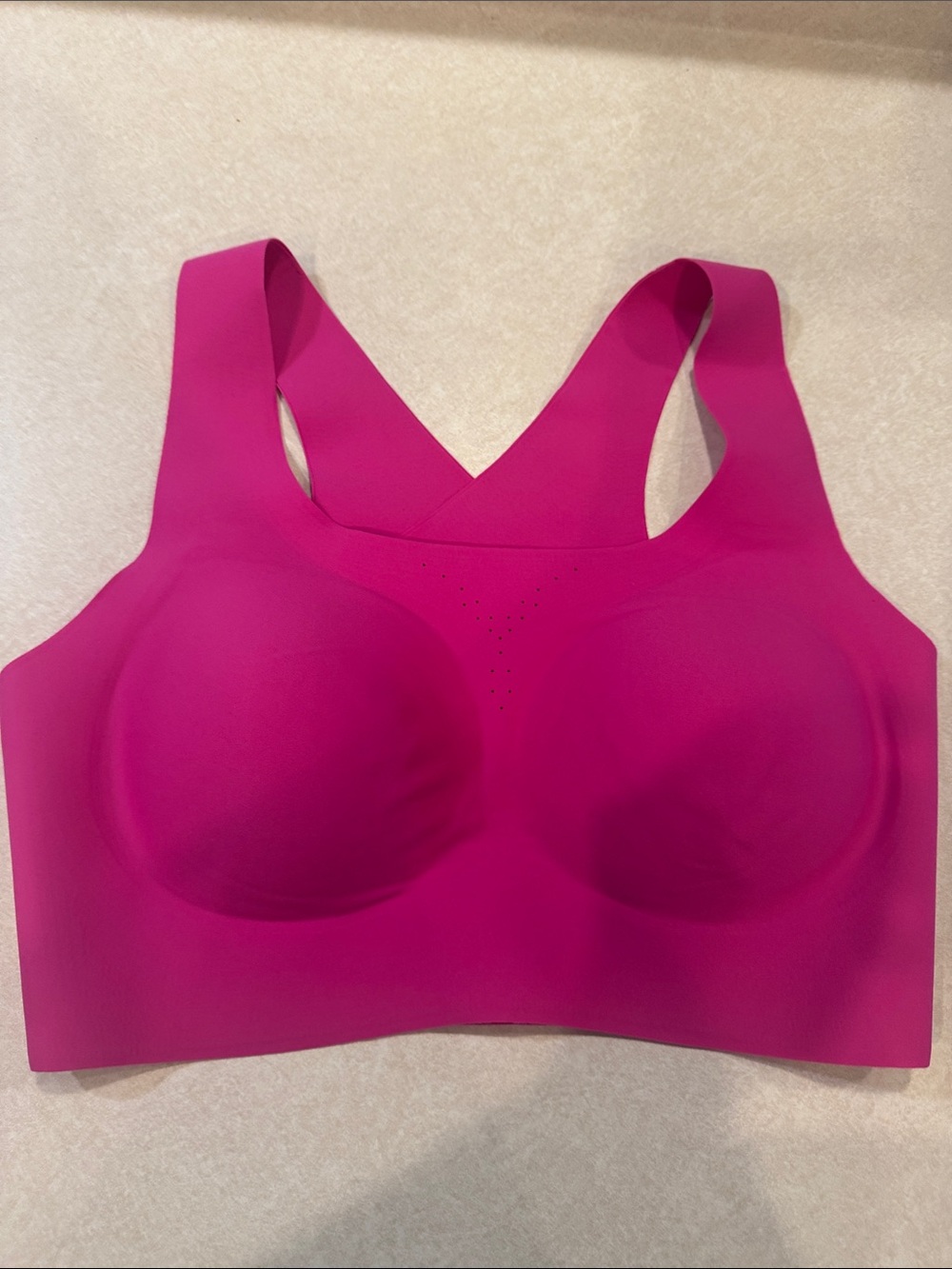 Wireless Seamless Sports Bra in Fuchsia - Smooth Support - Picture 4 of 4